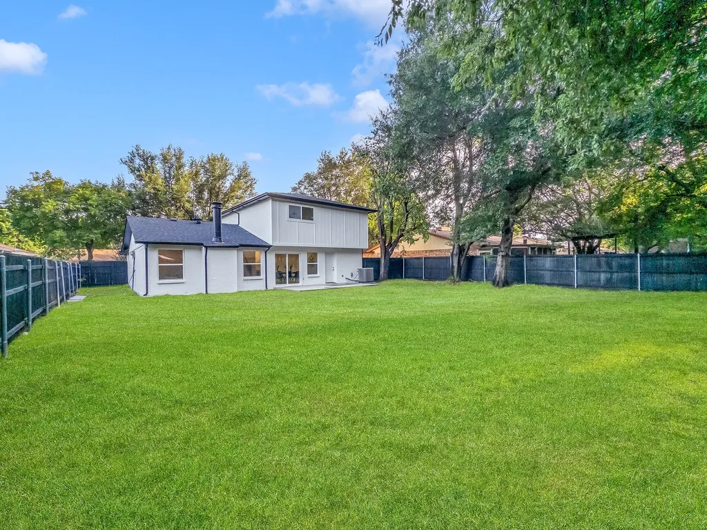 834 Brian Drive Grand Prairie TX 75052