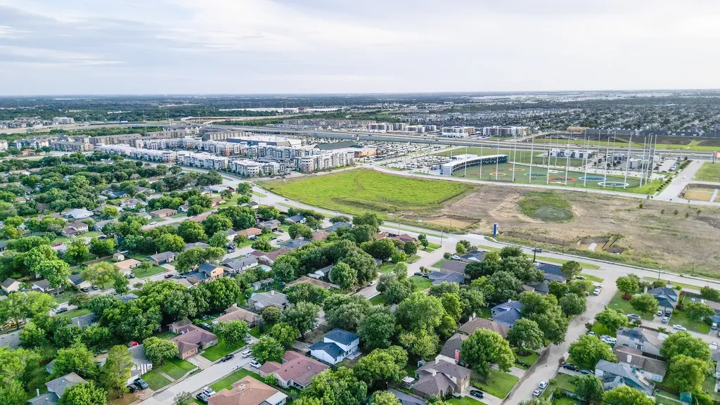 834 Brian Drive Grand Prairie TX 75052