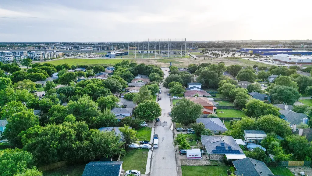 834 Brian Drive Grand Prairie TX 75052