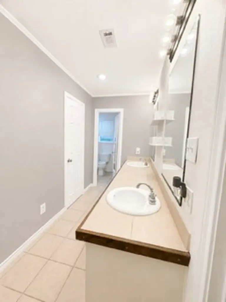 222 La Jolla Drive Athens TX 75751