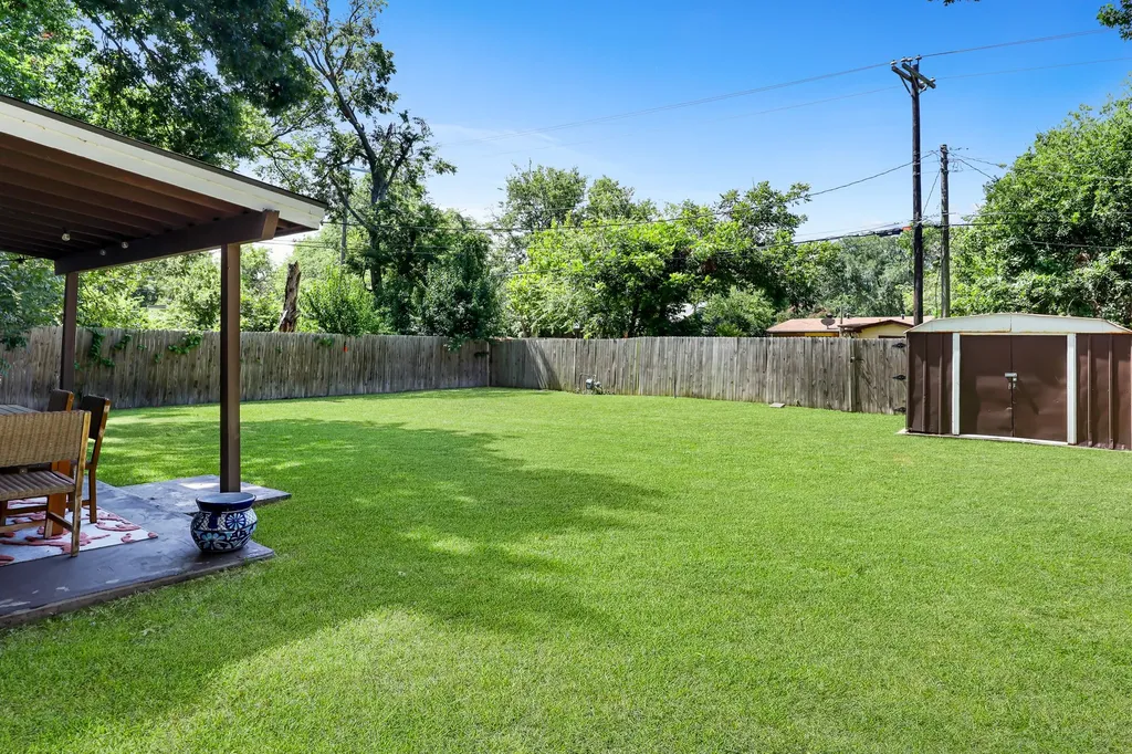 1826 Crest Ridge Drive Dallas TX 75228