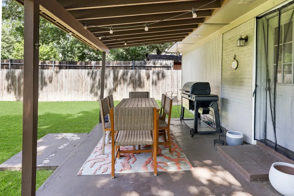 1826 Crest Ridge Drive Dallas TX 75228