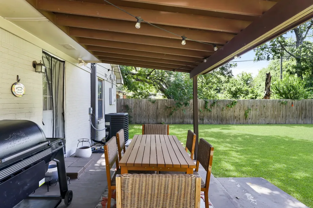 1826 Crest Ridge Drive Dallas TX 75228
