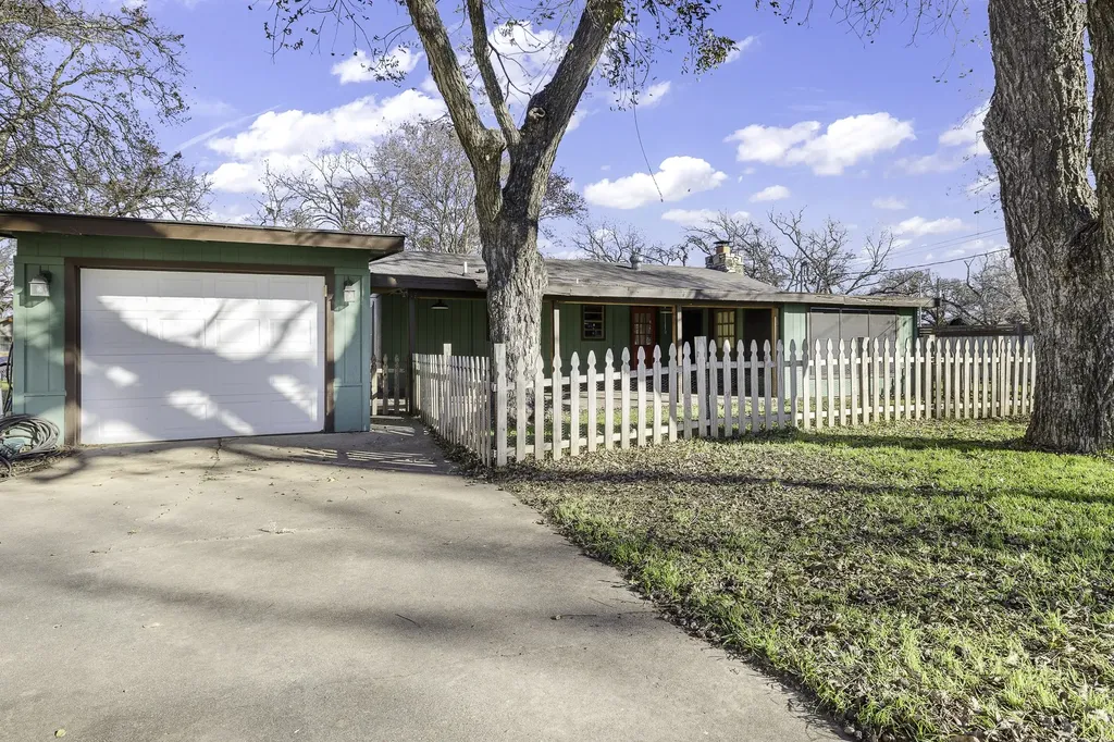 436 E El Camino Real Weatherford TX 76087