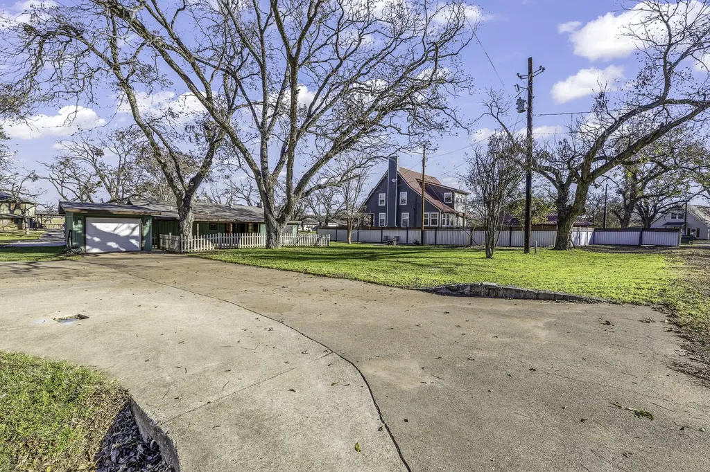 436 E El Camino Real Weatherford TX 76087