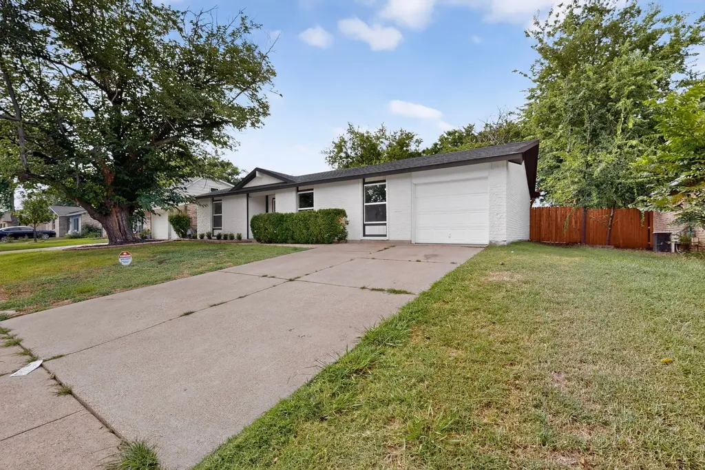 1402 Shelmar Drive Arlington TX 76014