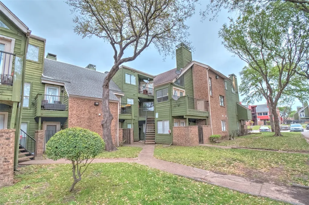 9831 Walnut Street Dallas TX 75243