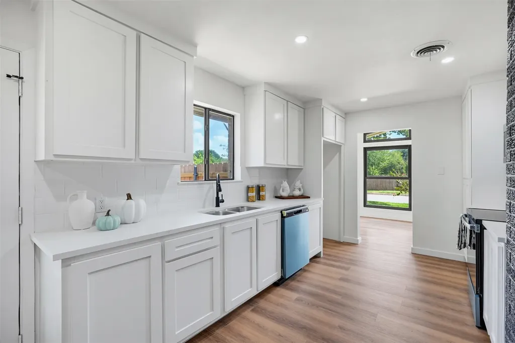 3701 Alhambra Drive Forest Hill TX 76119