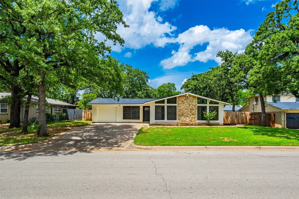 3701 Alhambra Drive Forest Hill TX 76119