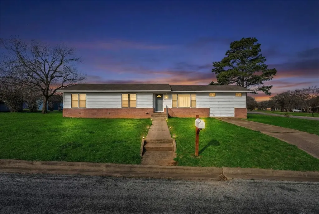 100 Rosedale Avenue Keene TX 76059