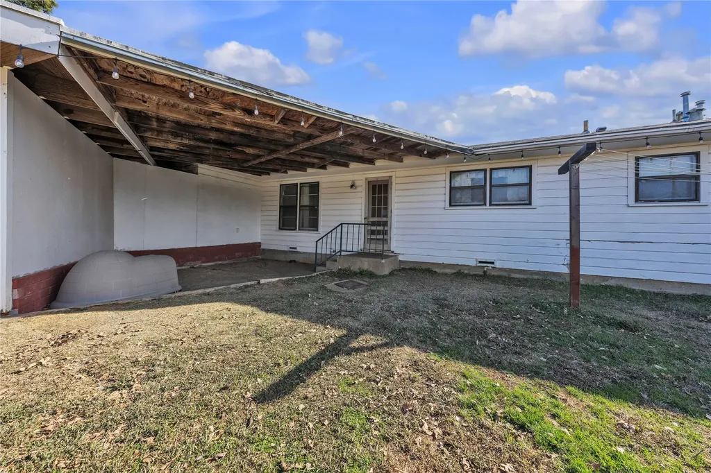 100 Rosedale Avenue Keene TX 76059