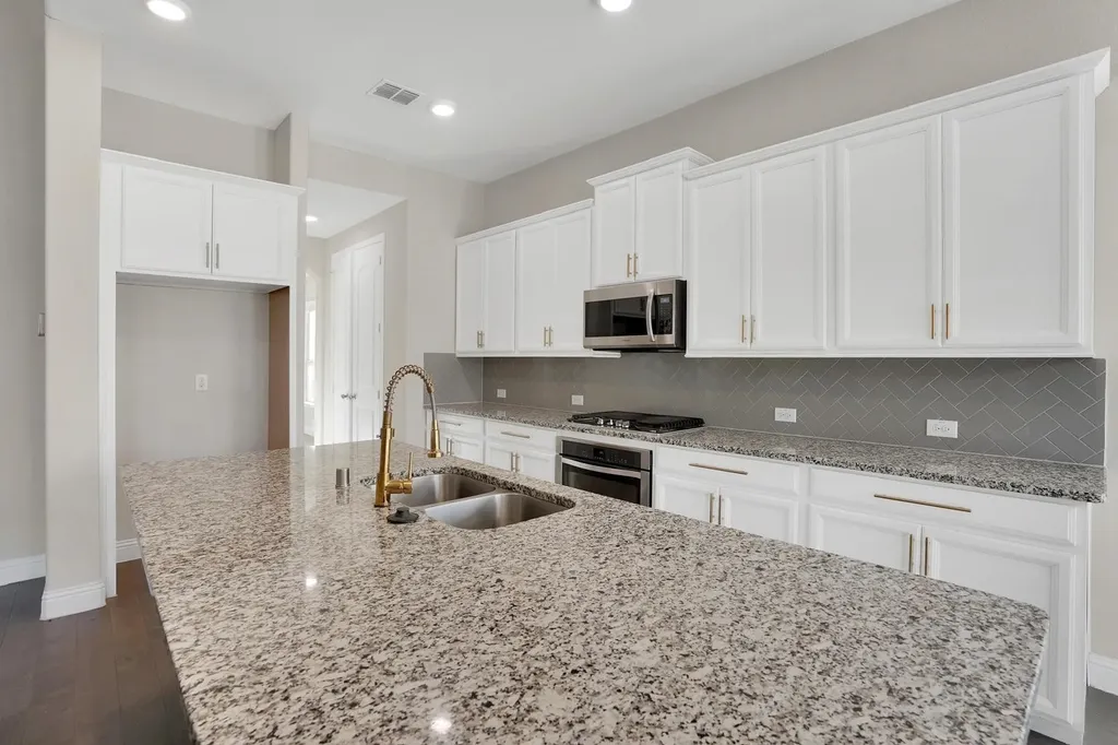 821 Field Crossing Little Elm TX 76227