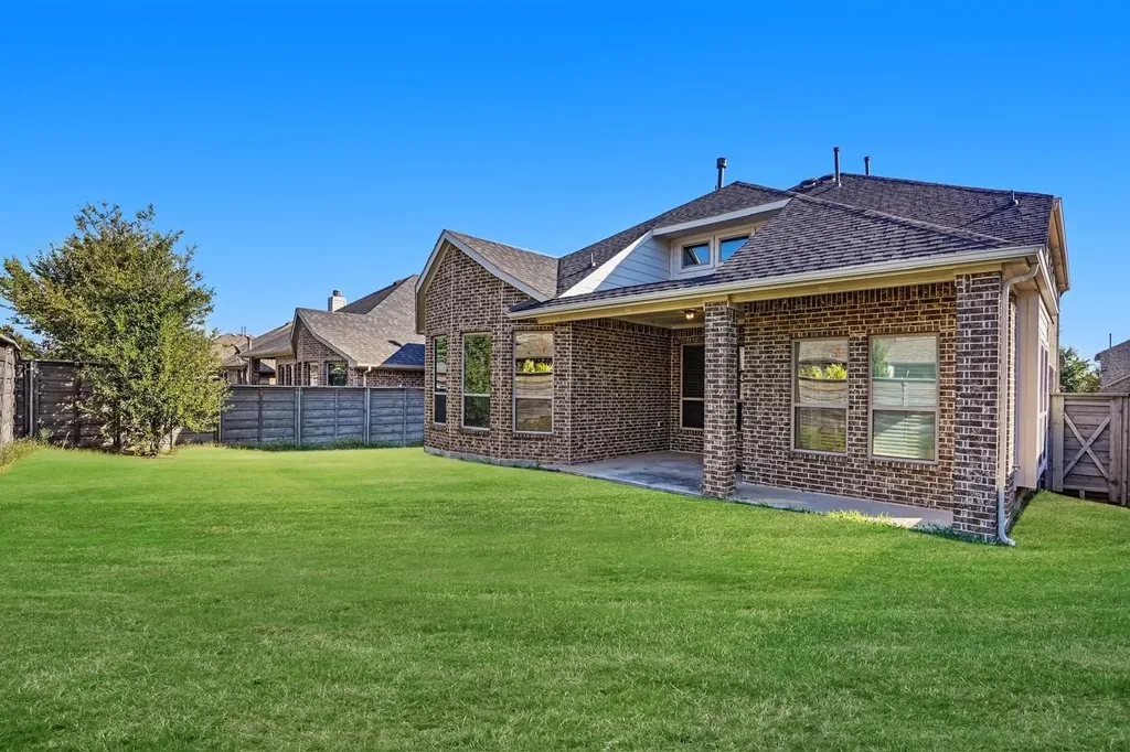 821 Field Crossing Little Elm TX 76227