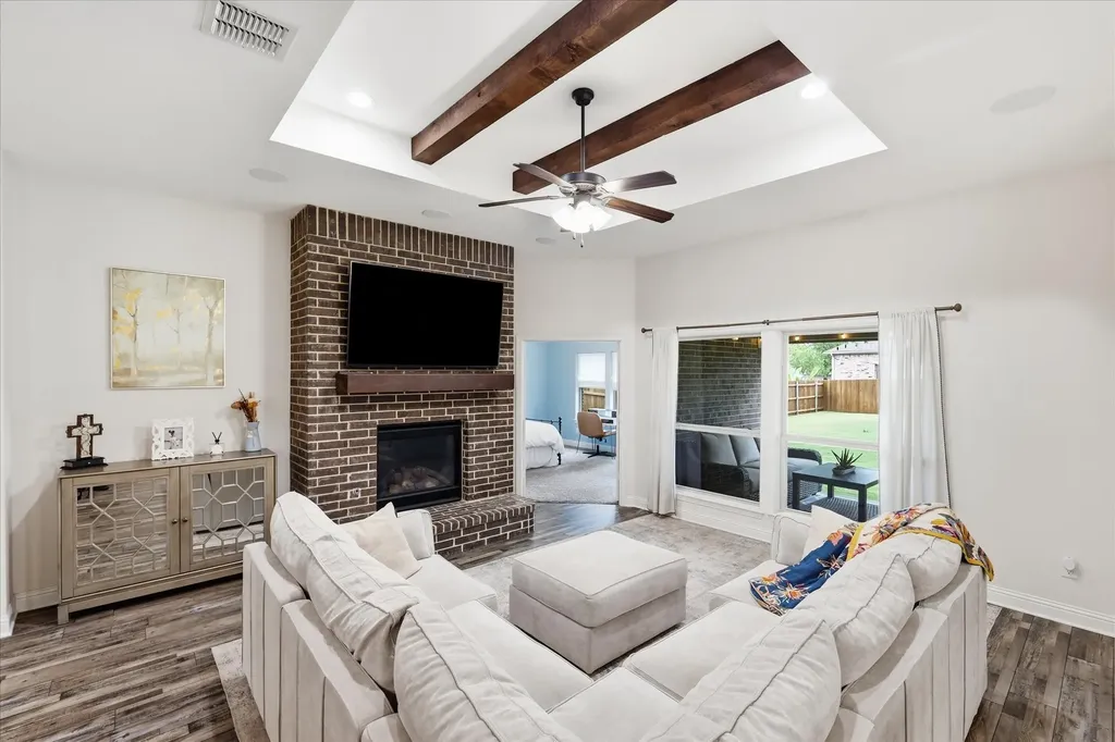 1004 Forest Hill Drive Weatherford TX 76087