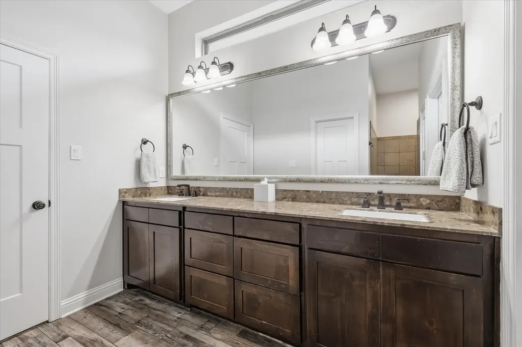 1004 Forest Hill Drive Weatherford TX 76087