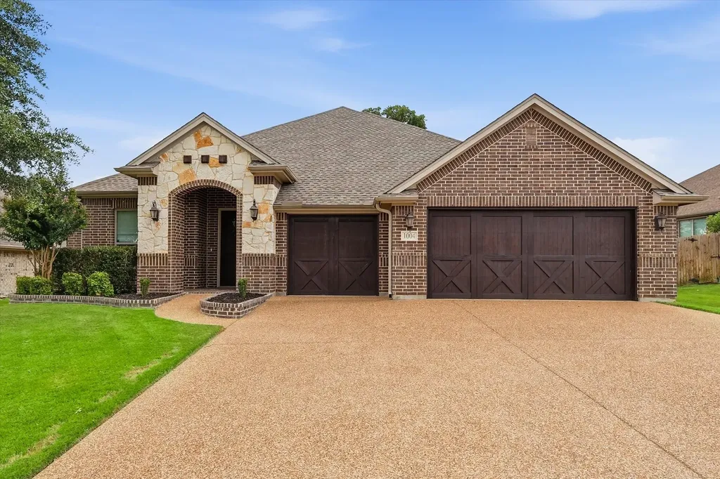 1004 Forest Hill Drive Weatherford TX 76087