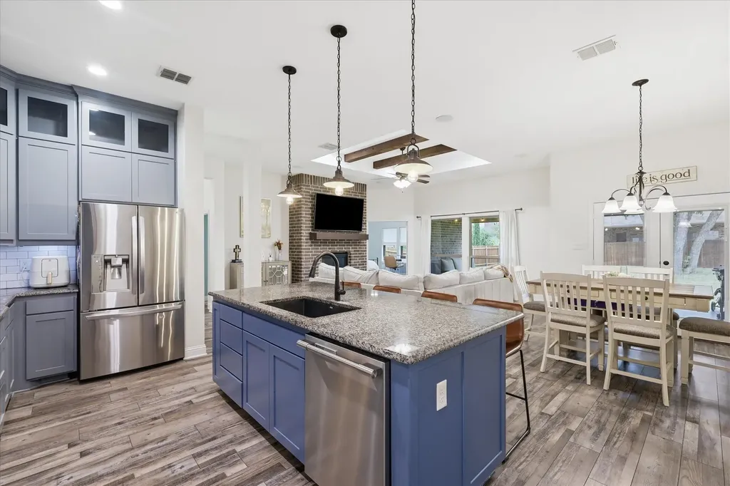 1004 Forest Hill Drive Weatherford TX 76087