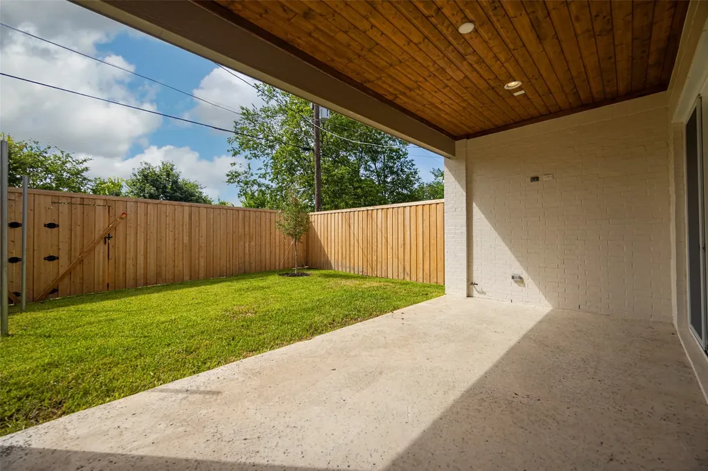 6304 Covington Lane Dallas TX 75214
