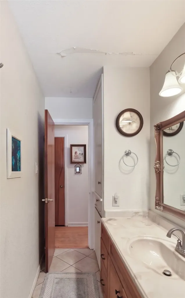 913 Blossom Circle Garland TX 75041