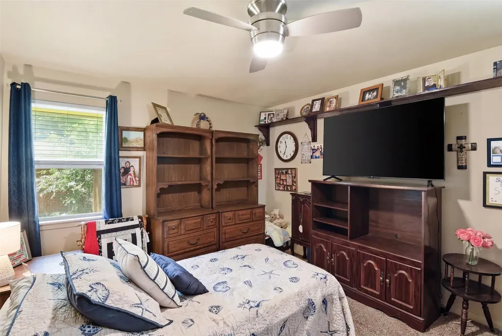 913 Blossom Circle Garland TX 75041