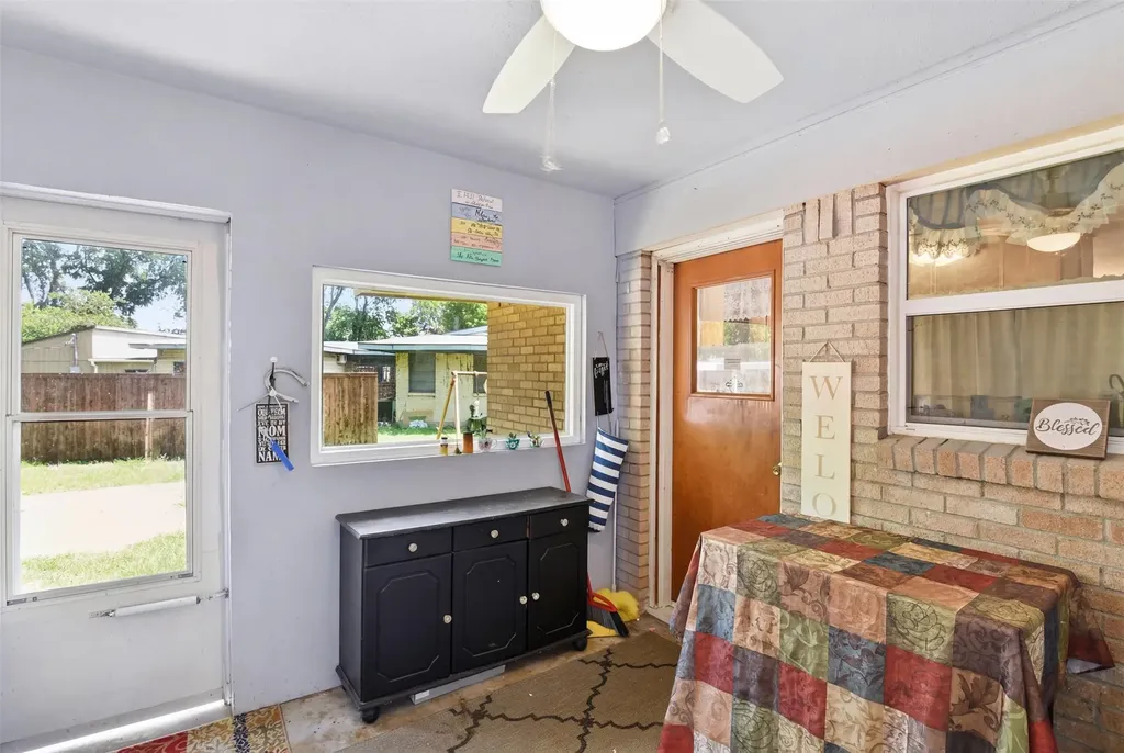913 Blossom Circle Garland TX 75041