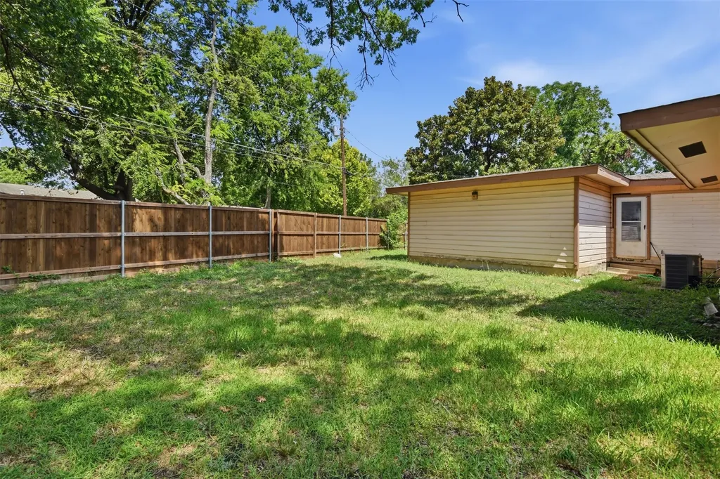 913 Blossom Circle Garland TX 75041