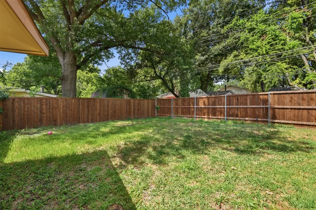 913 Blossom Circle Garland TX 75041