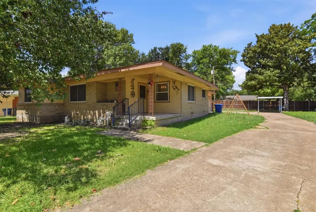 913 Blossom Circle Garland TX 75041