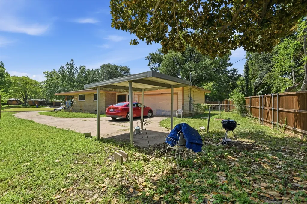 913 Blossom Circle Garland TX 75041