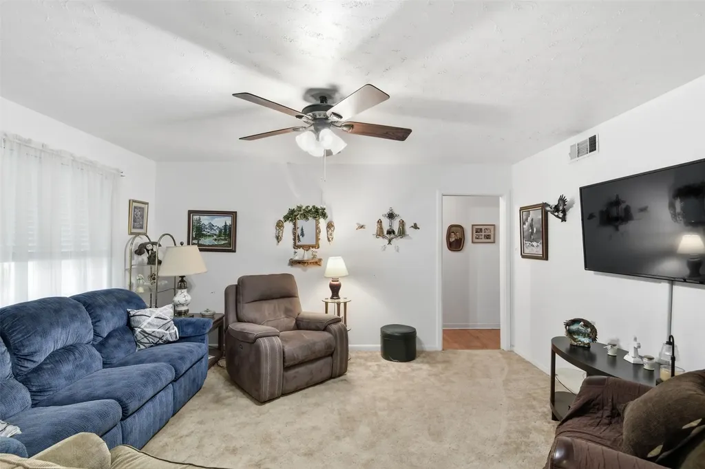 913 Blossom Circle Garland TX 75041