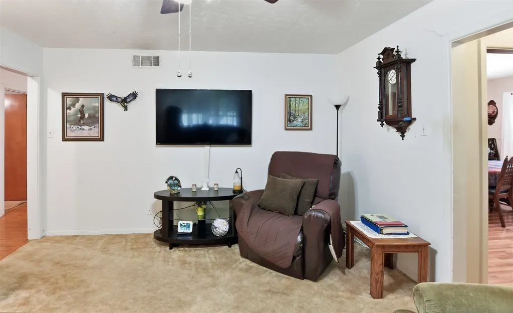 913 Blossom Circle Garland TX 75041