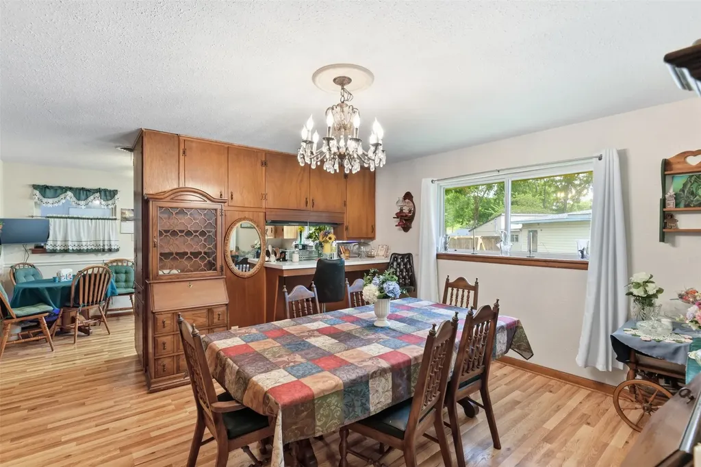913 Blossom Circle Garland TX 75041
