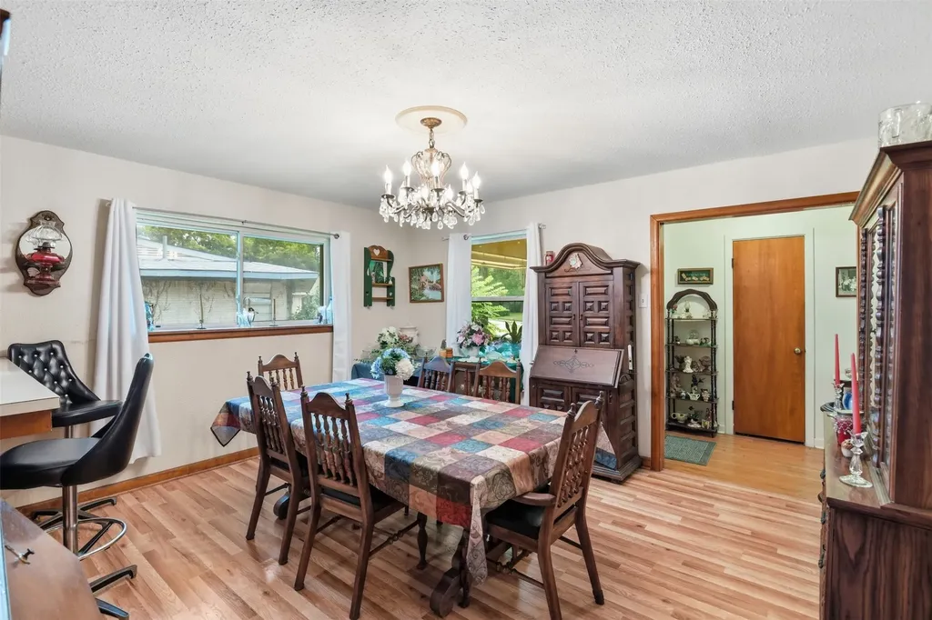 913 Blossom Circle Garland TX 75041