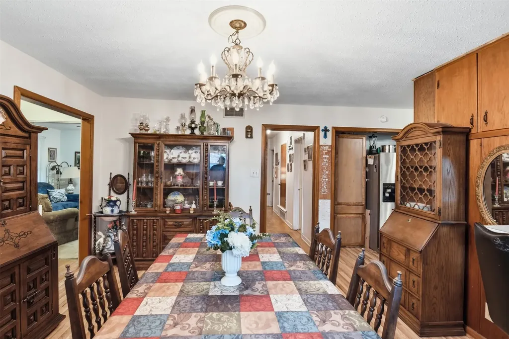 913 Blossom Circle Garland TX 75041