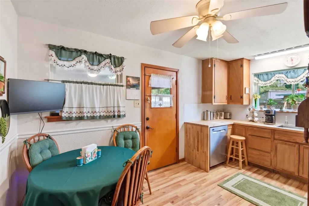 913 Blossom Circle Garland TX 75041