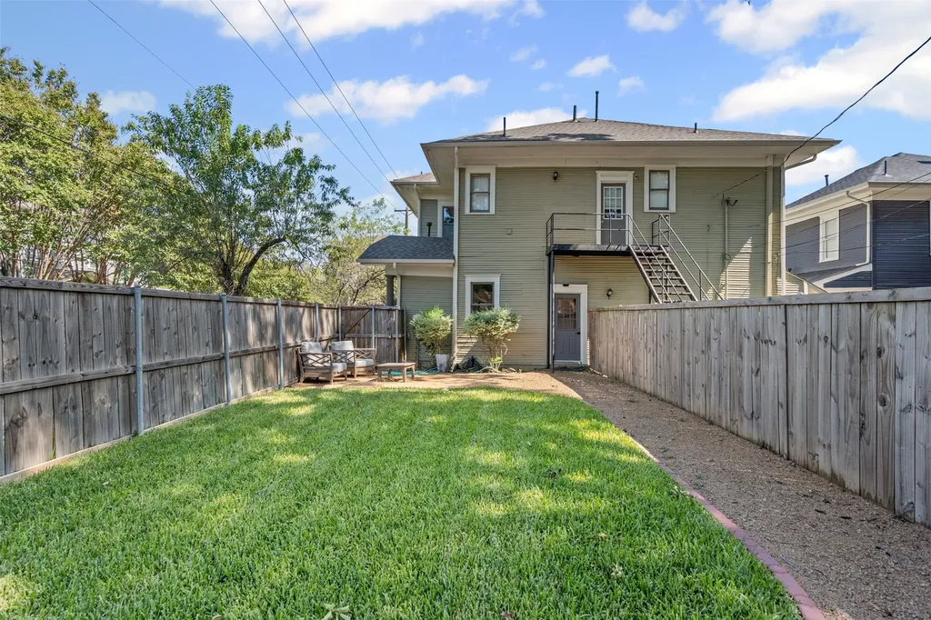 303 S Edgefield Avenue Dallas TX 75208