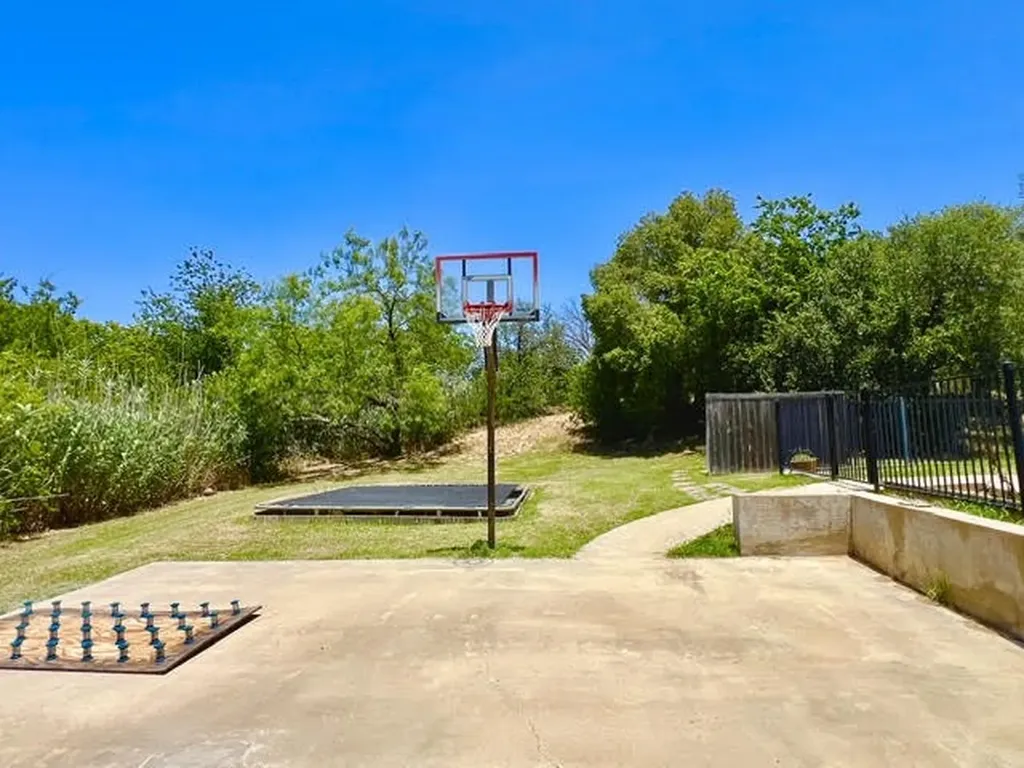 124 S 3rd Street Jacksboro TX 76458