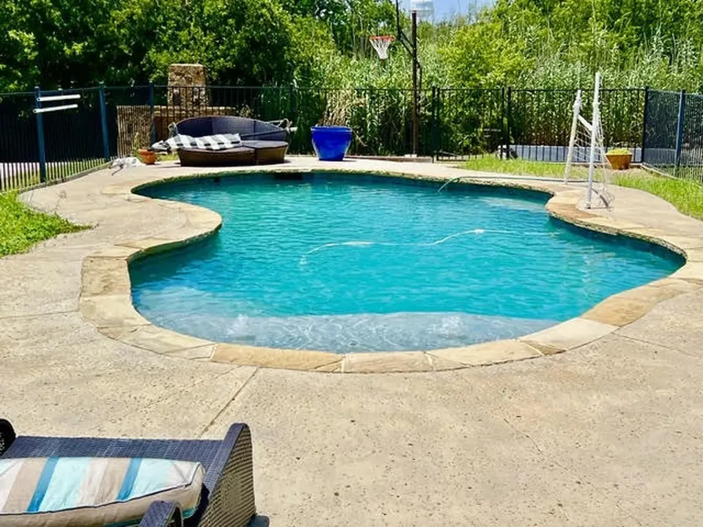 124 S 3rd Street Jacksboro TX 76458