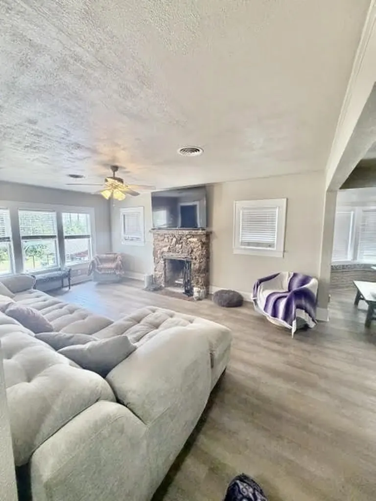 124 S 3rd Street Jacksboro TX 76458