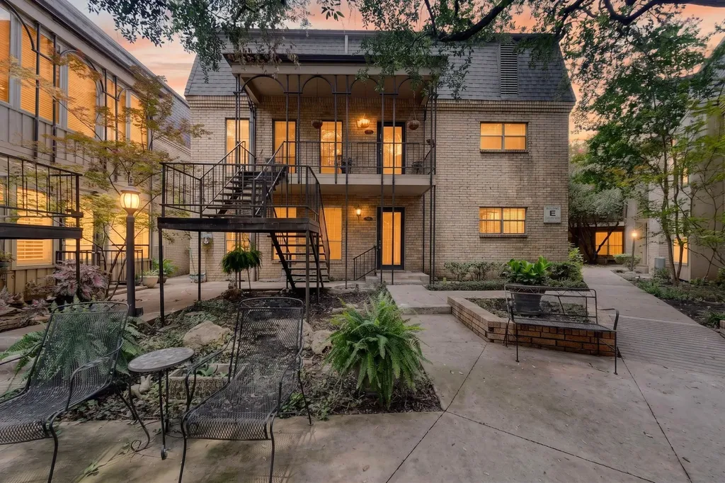 4312 Bellaire Drive S Fort Worth TX 76109