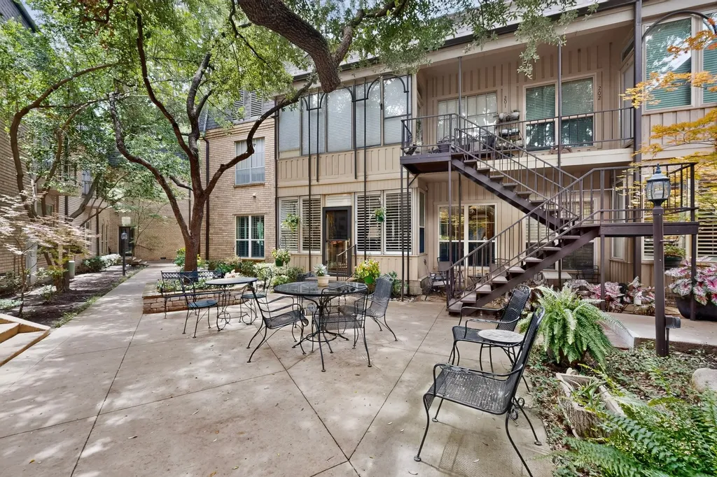4312 Bellaire Drive S Fort Worth TX 76109