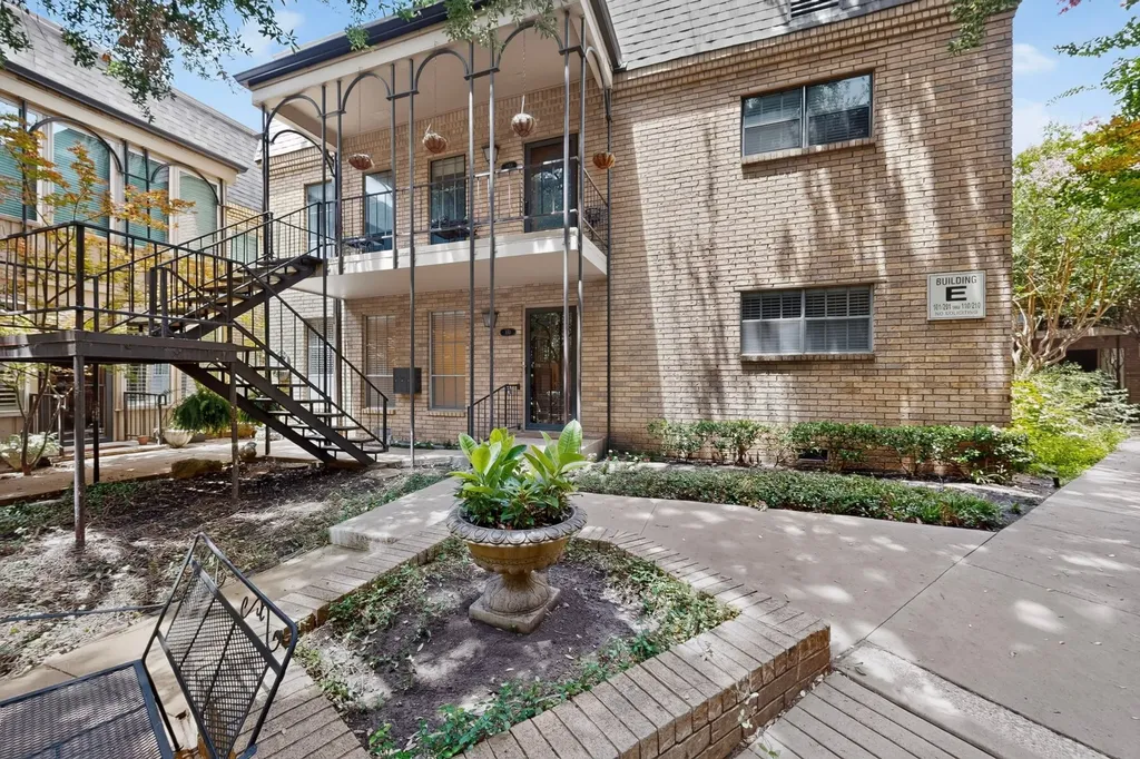 4312 Bellaire Drive S Fort Worth TX 76109