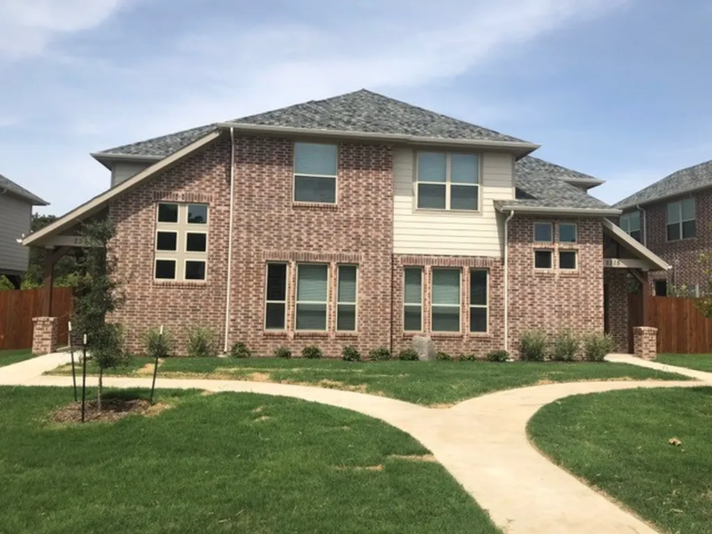 2303 N Elm Street Denton TX 76201