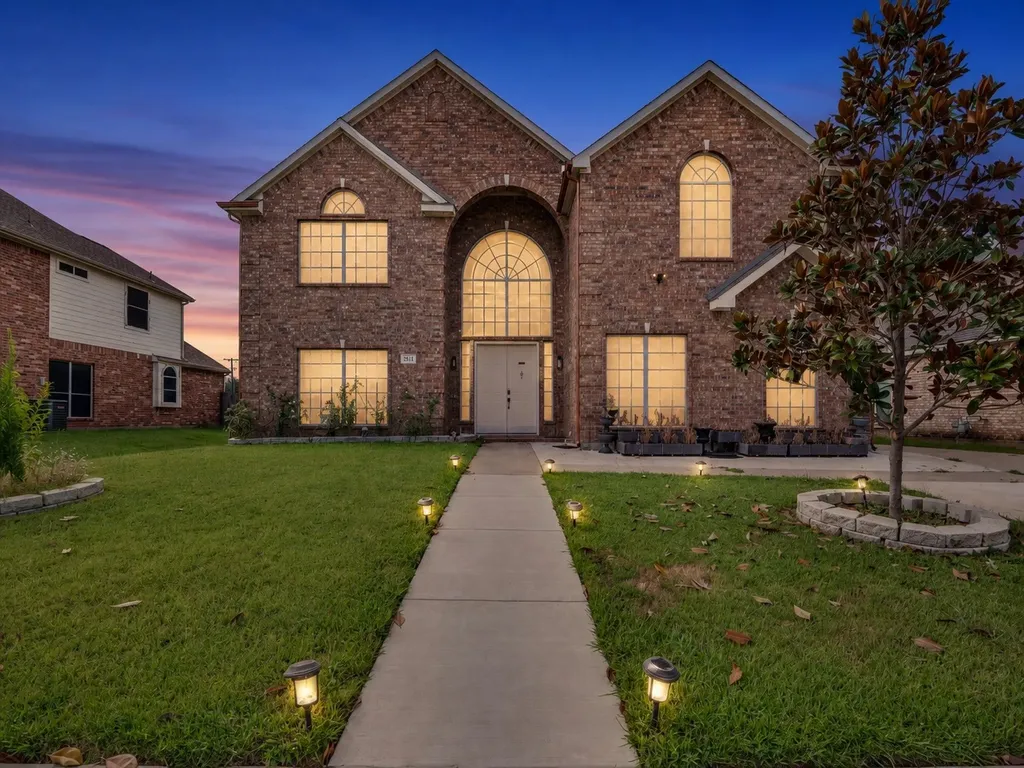 2811 Gillespie Lane Grand Prairie TX 75052