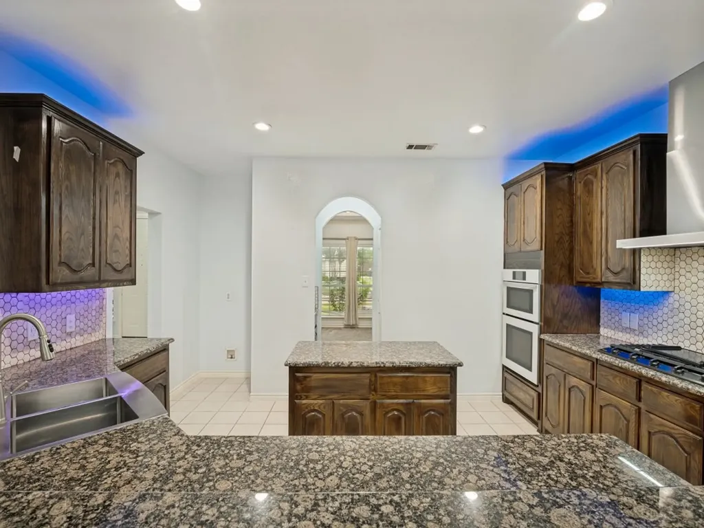 2811 Gillespie Lane Grand Prairie TX 75052
