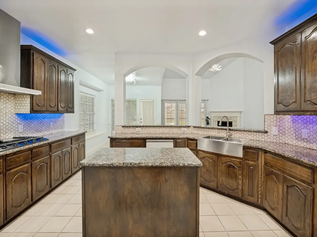2811 Gillespie Lane Grand Prairie TX 75052