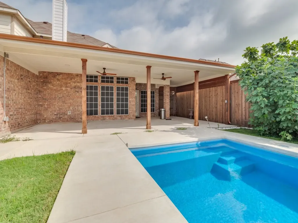 2811 Gillespie Lane Grand Prairie TX 75052