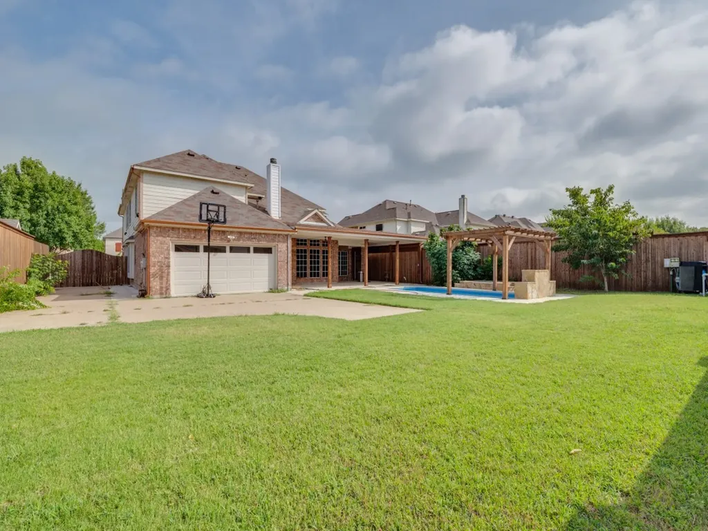 2811 Gillespie Lane Grand Prairie TX 75052