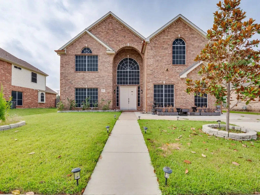 2811 Gillespie Lane Grand Prairie TX 75052