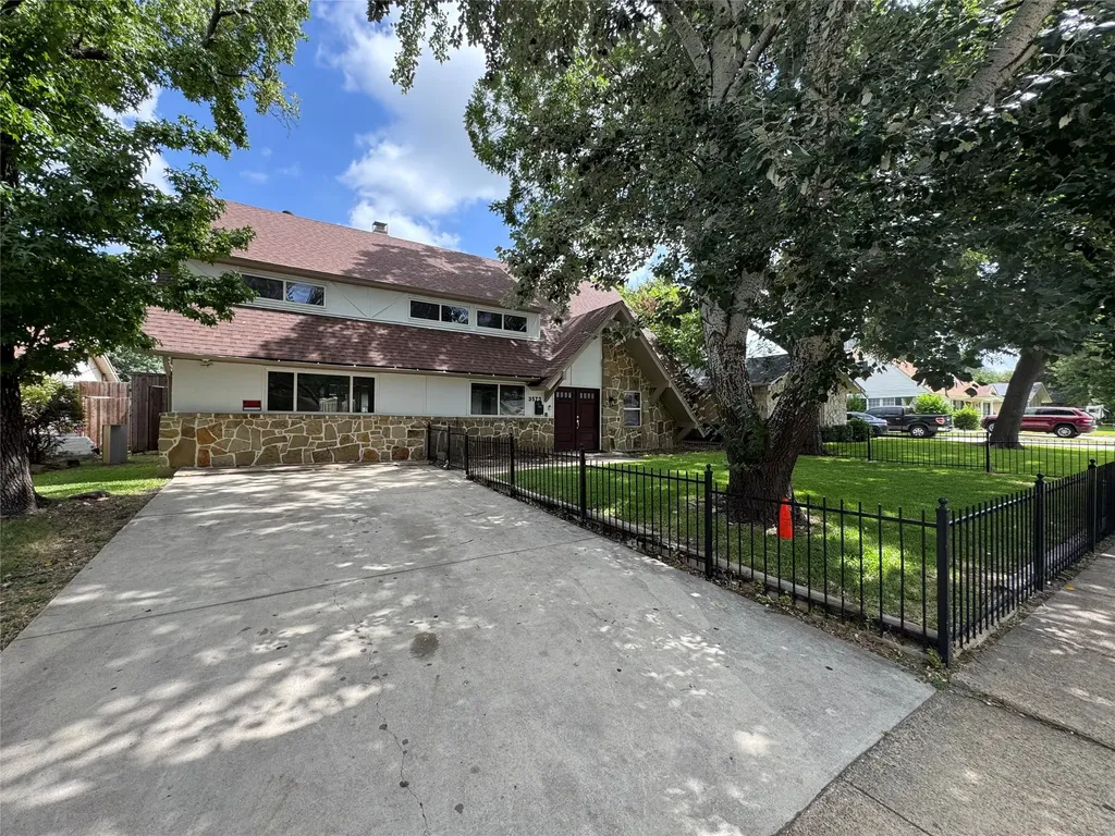 3573 Ridgebriar Drive Dallas TX 75234